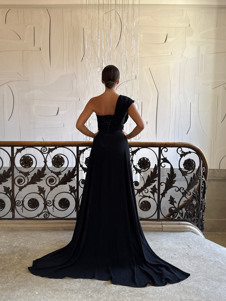 Longue robe de soirée noir chic avec une traine, sans manche, sans fente pour type d'événement, gala, cérémonie, mariage