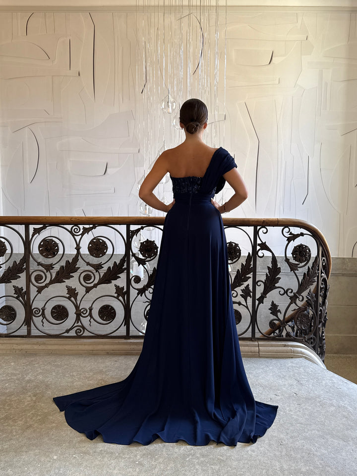 Longue robe de soirée bleu marine élégante avec une traine, sans manche, sans fente pour type d'événement, gala, cérémonie, mariage