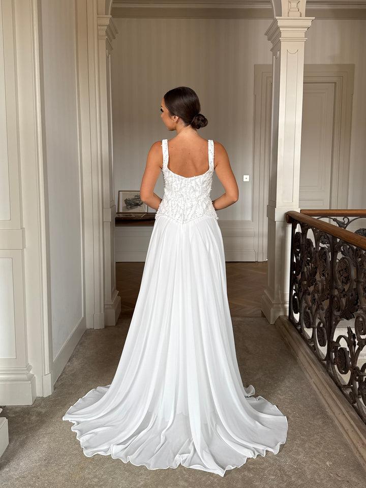 robe de mariée blanche élégante, sans manche, sans fente, col carré