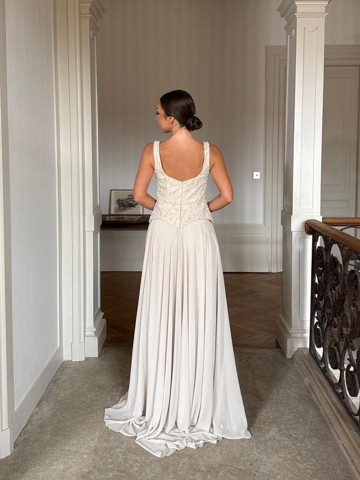 Robe de soirée chic beige, sans manche, sans fente, col carré