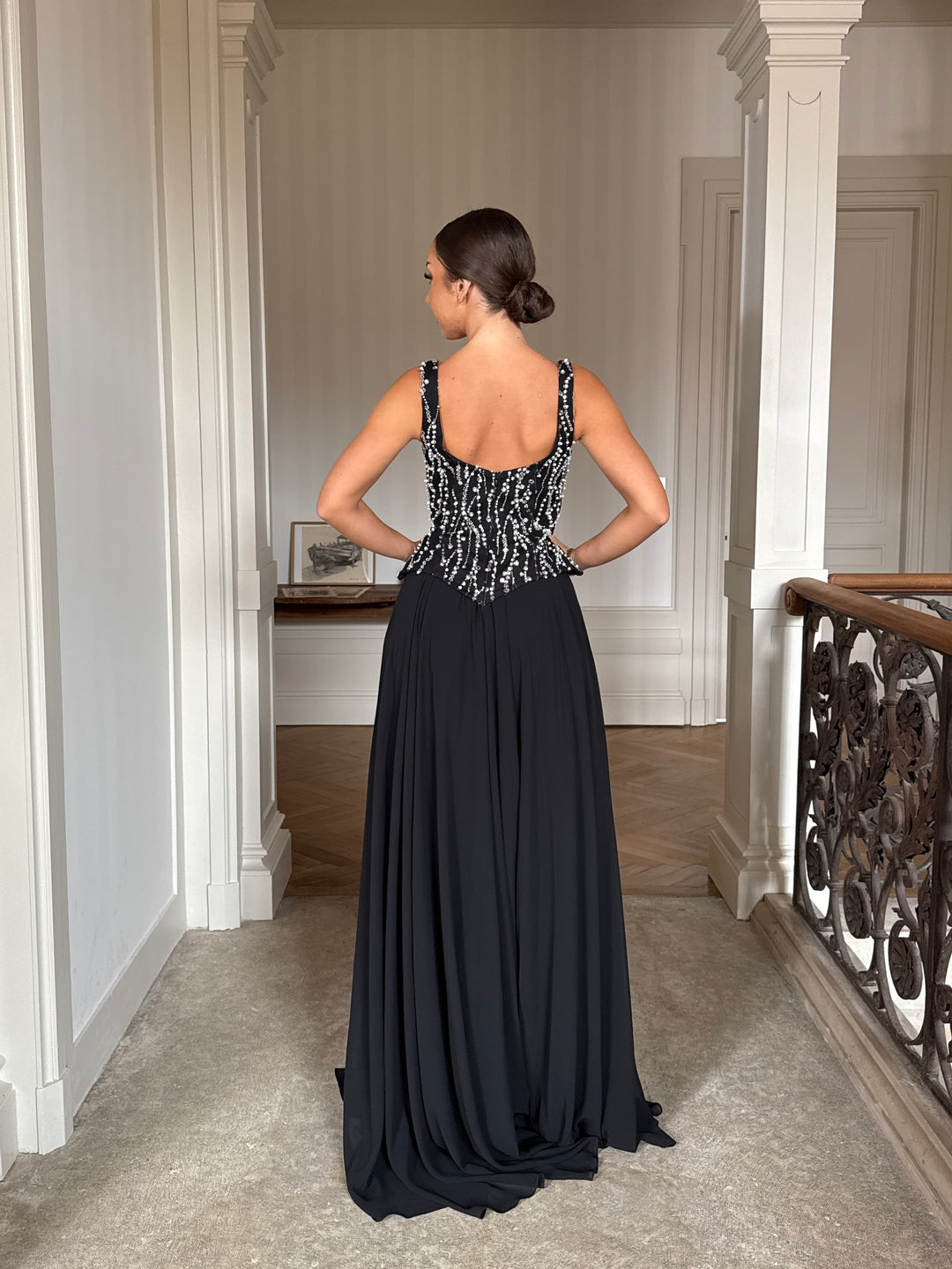 Robe de soirée élégante noir sans manche sans fente