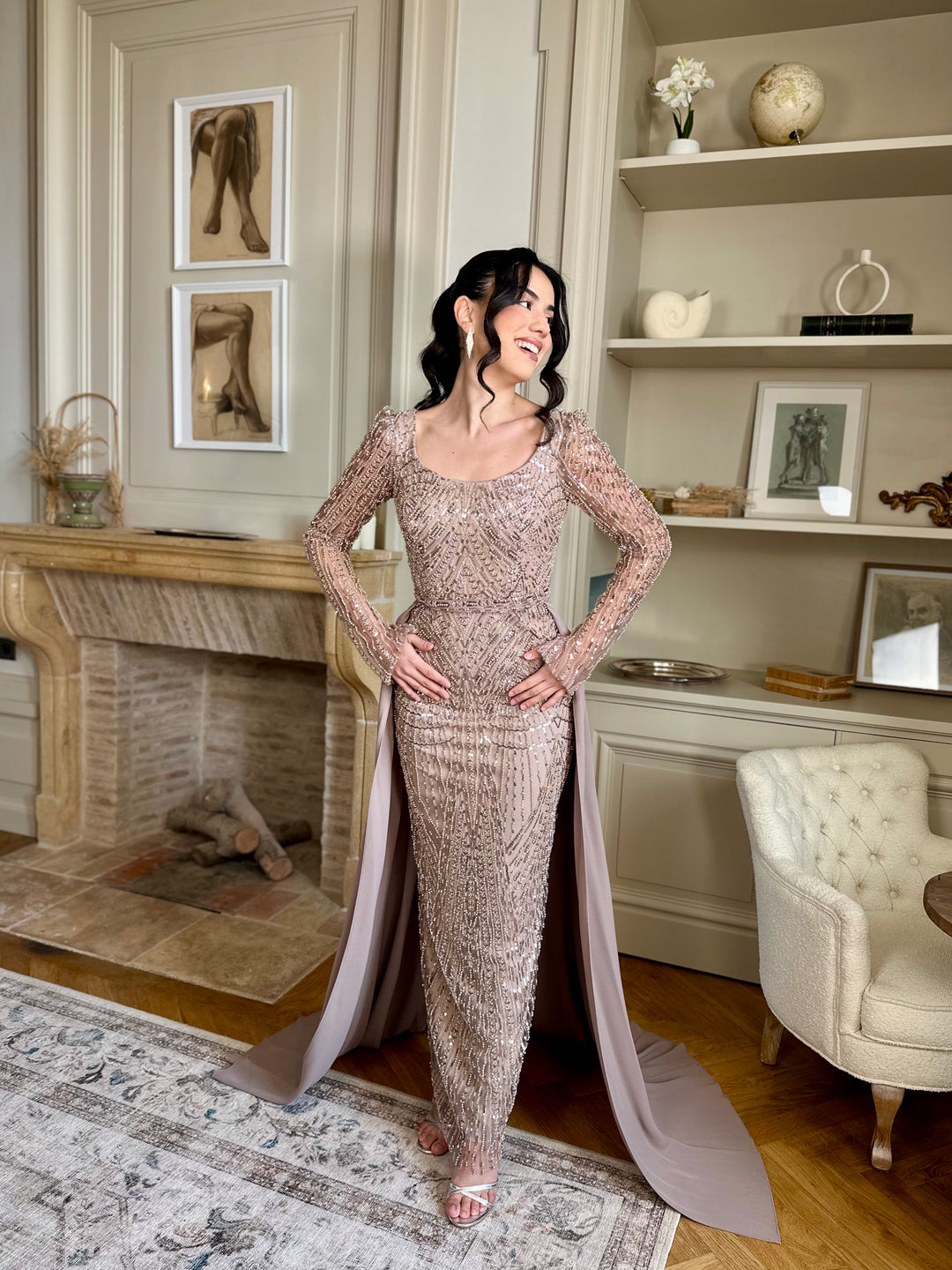 élégante longue robe de soirée taupe, col rond, manche longue, sans fente, avec une traine, pour tout type d'événement, gala, mariage, cérémonie