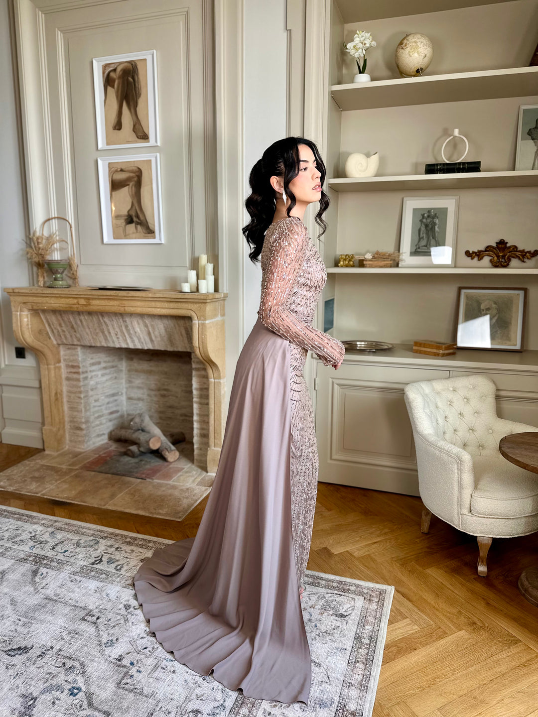 élégante longue robe de soirée taupe, col rond, manche longue, sans fente, avec une traine, pour tout type d'événement, gala, mariage, cérémonie