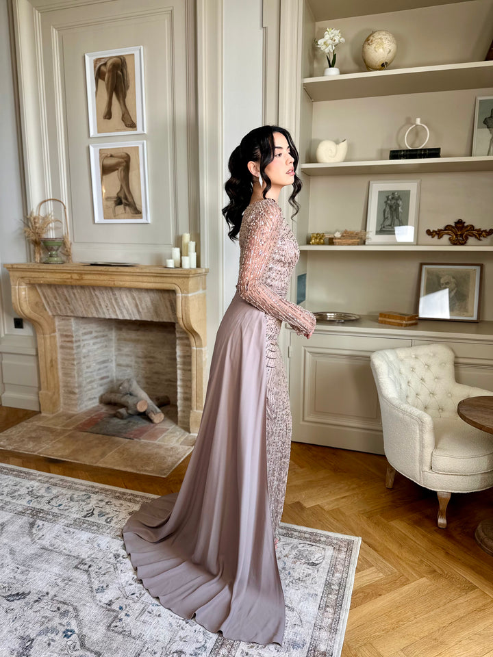 élégante longue robe de soirée taupe, col rond, manche longue, sans fente, avec une traine, pour tout type d'événement, gala, mariage, cérémonie