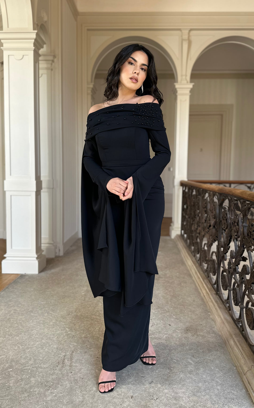 Longue robe de soirée chic noir, avec une fente à l'arrière, col bateau pour tout type de mariage, cérémonie, événement, gala