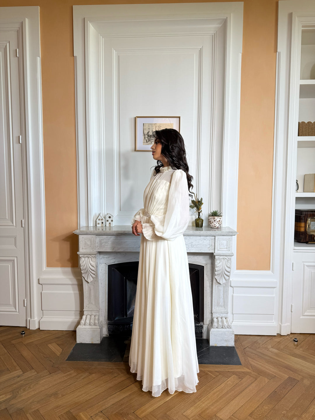 Longue robe de soirée chic ecru, sans fente, manche longue, col montant, pour tout type d'événement, mariage, gala, cérémonie