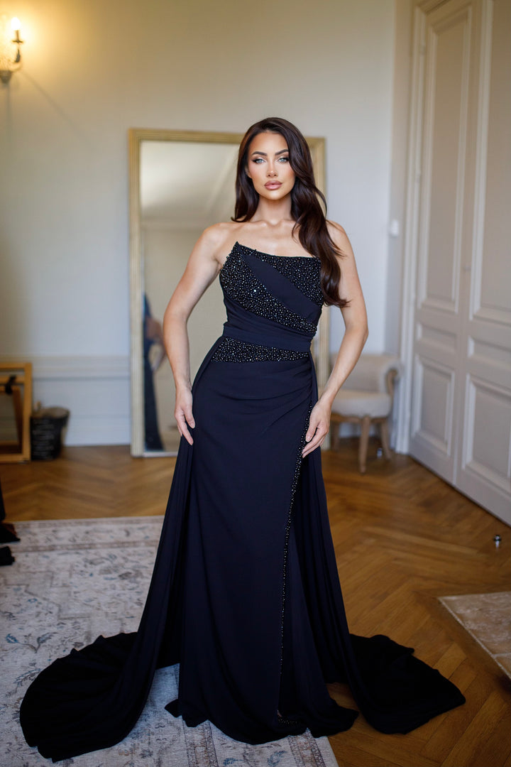 longue robe de cérémonie noir élégante, avec une fente, col bustier, sans manche, avec une traine pour tout type d'événement, mariage, cérémonie, gala, soirée