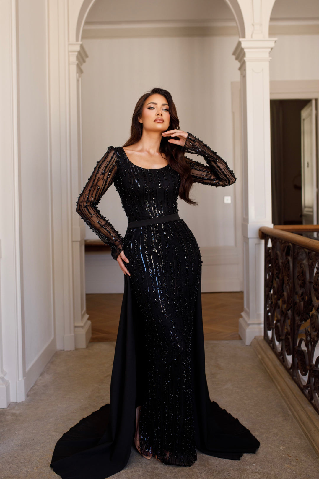 Longue robe de soirée chic noir sans fente, avec une traine, manche longue, col rond, pour tout d'événement, mariage, gala, cérémonie