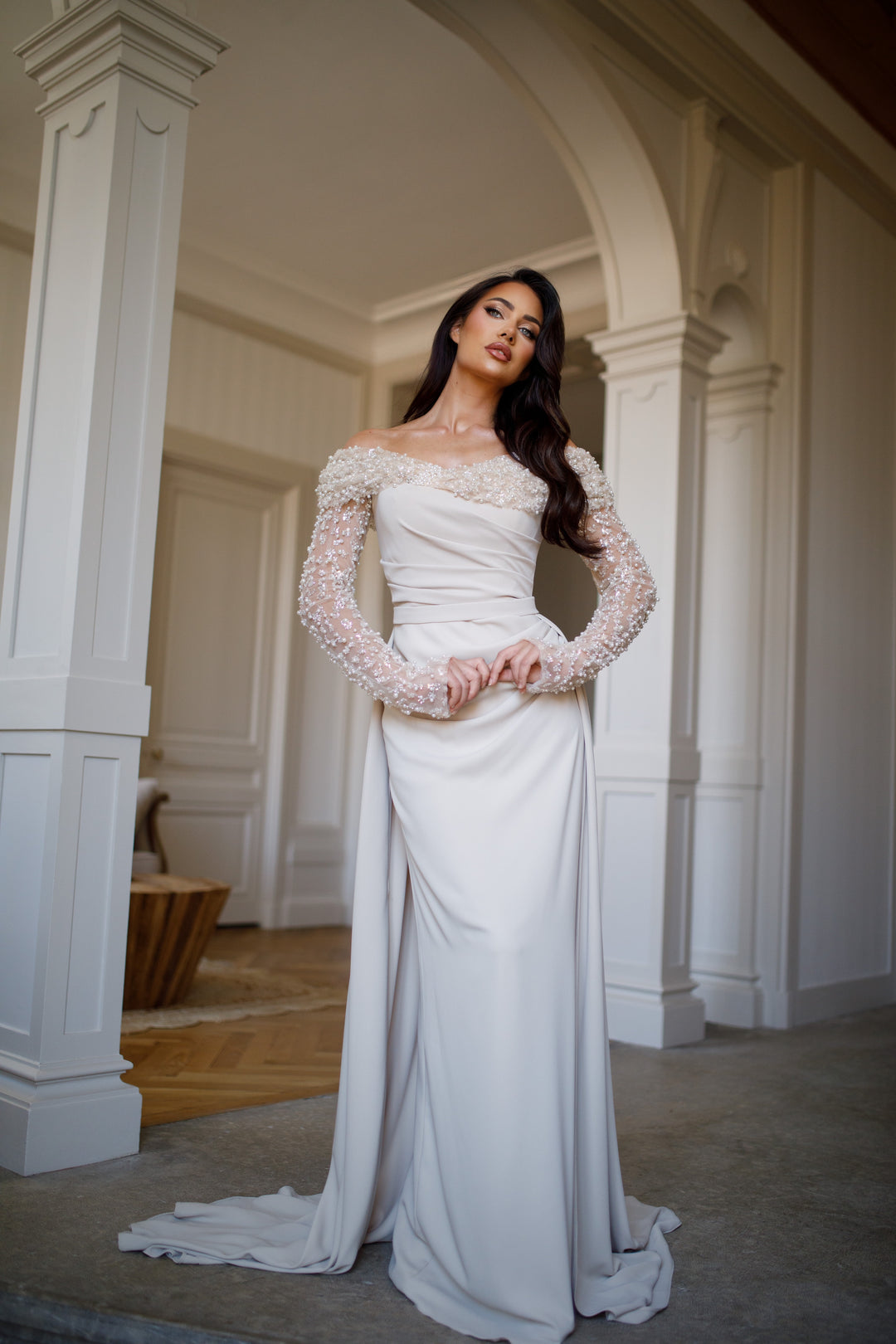 élégante longue robe de soirée beige, manche longue, sans fente, avec une traine, pour tout type d'événement, gala, mariage, cérémonie
