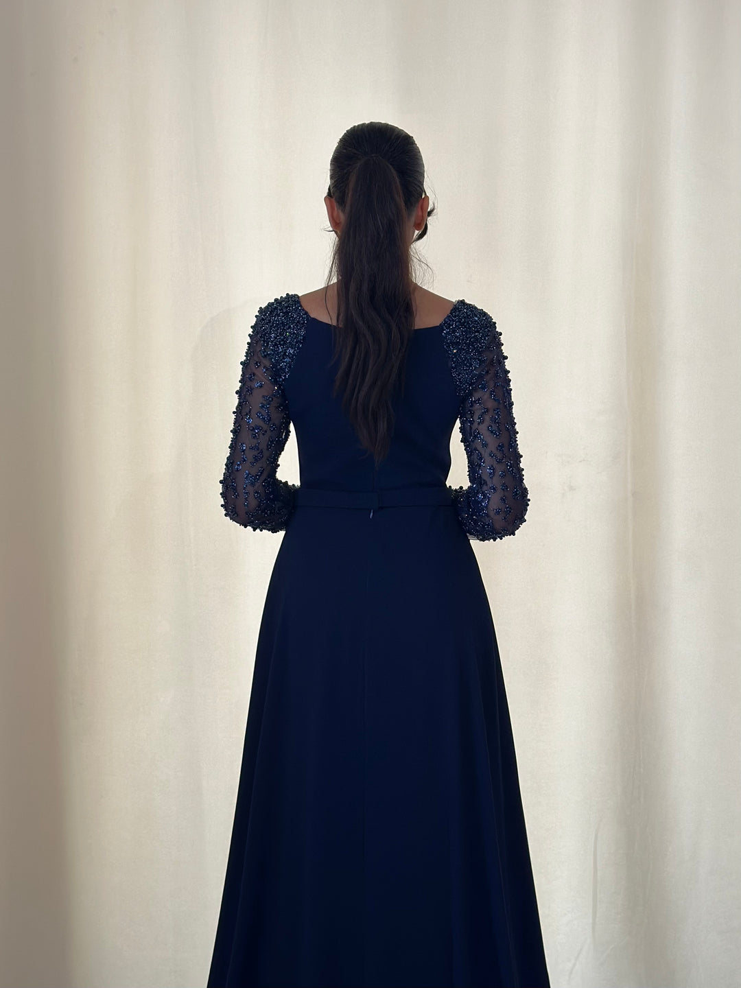 Robe de soirée bleu perlée