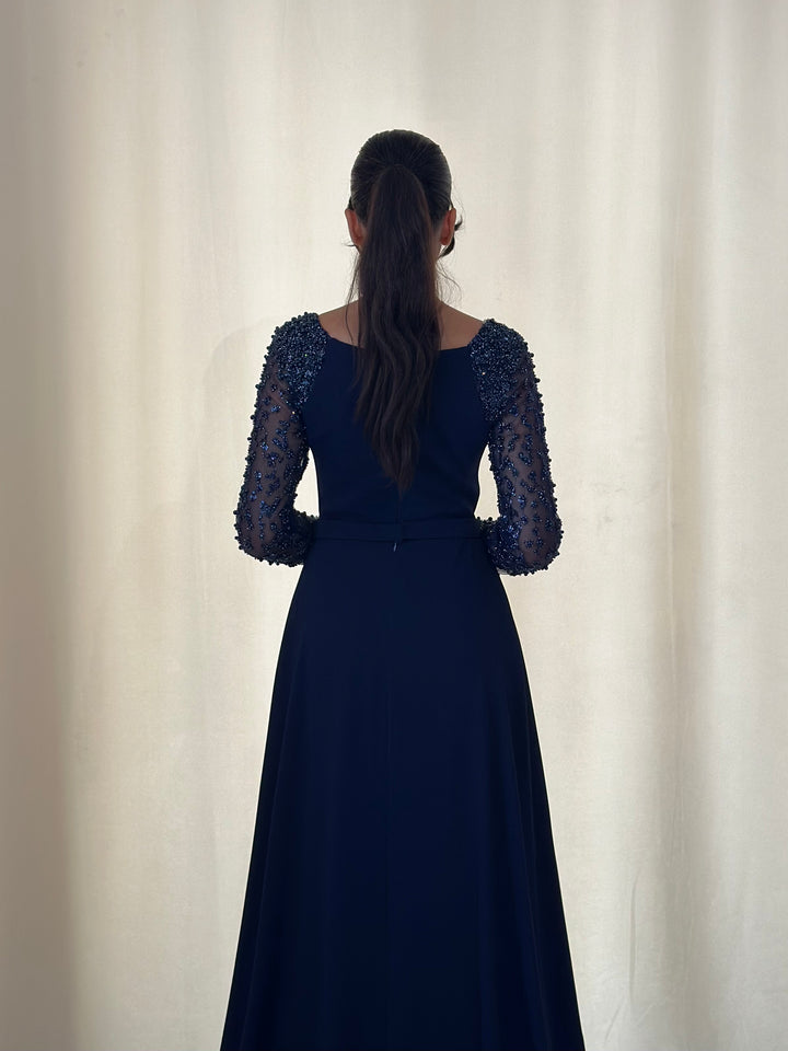 Robe de soirée bleu perlée