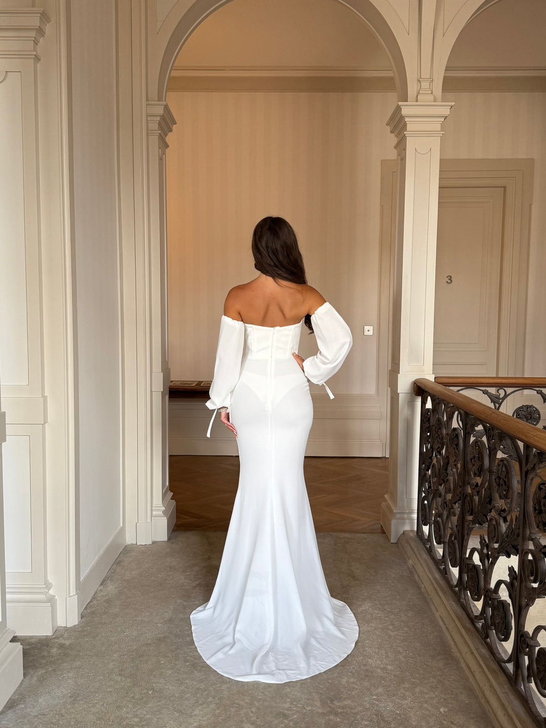 longue robe de mariée blanche chic, sans manche, sans fente, col bustier pour tout type d'événement, gala, cérémonie, mariage