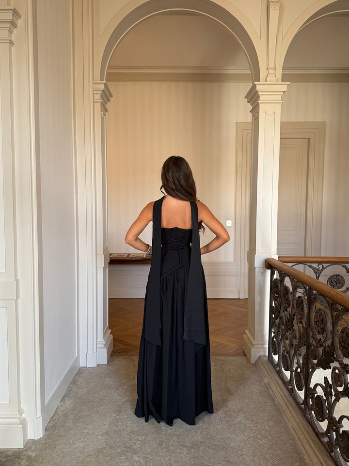 élégante longue robe de soirée noir avec une fente, sans manche, col bustier pour tout type d'événement, mariage, gala, cérémonie