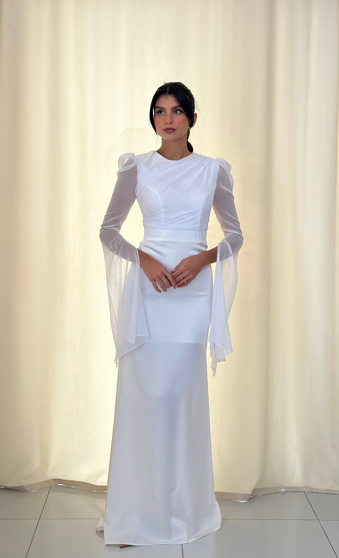 Longue robe de mariée blanche