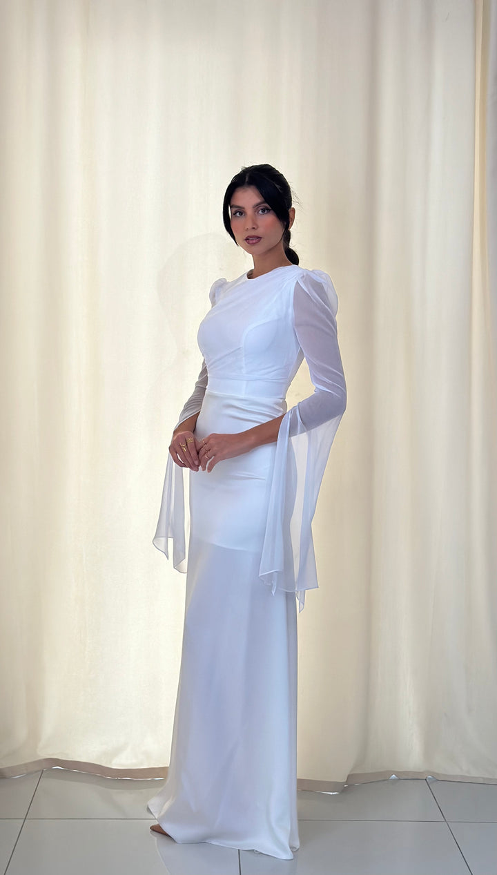 Longue robe de mariée blanche