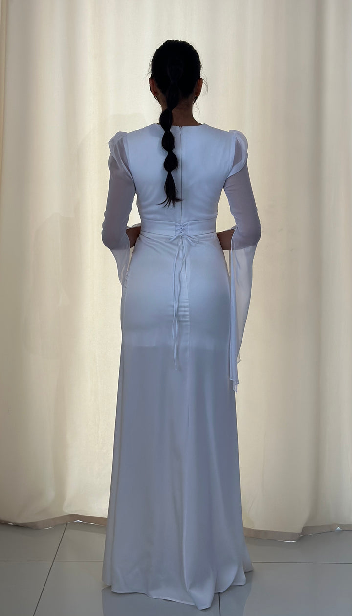 Longue robe de mariée blanche