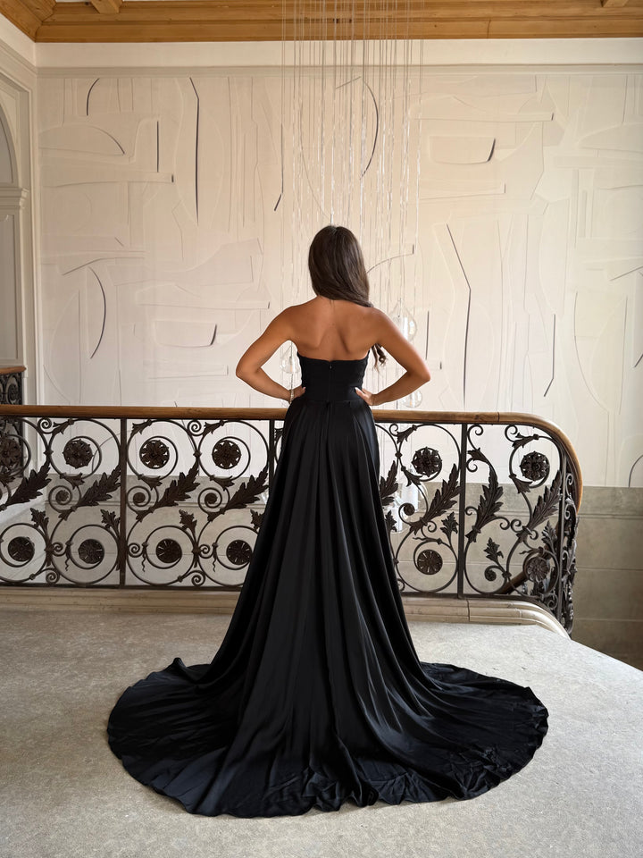 élégante longue robe de soirée noir, sans fente, sans manche, avec une traine pour tout type de mariage, événement, gala, cérémonie