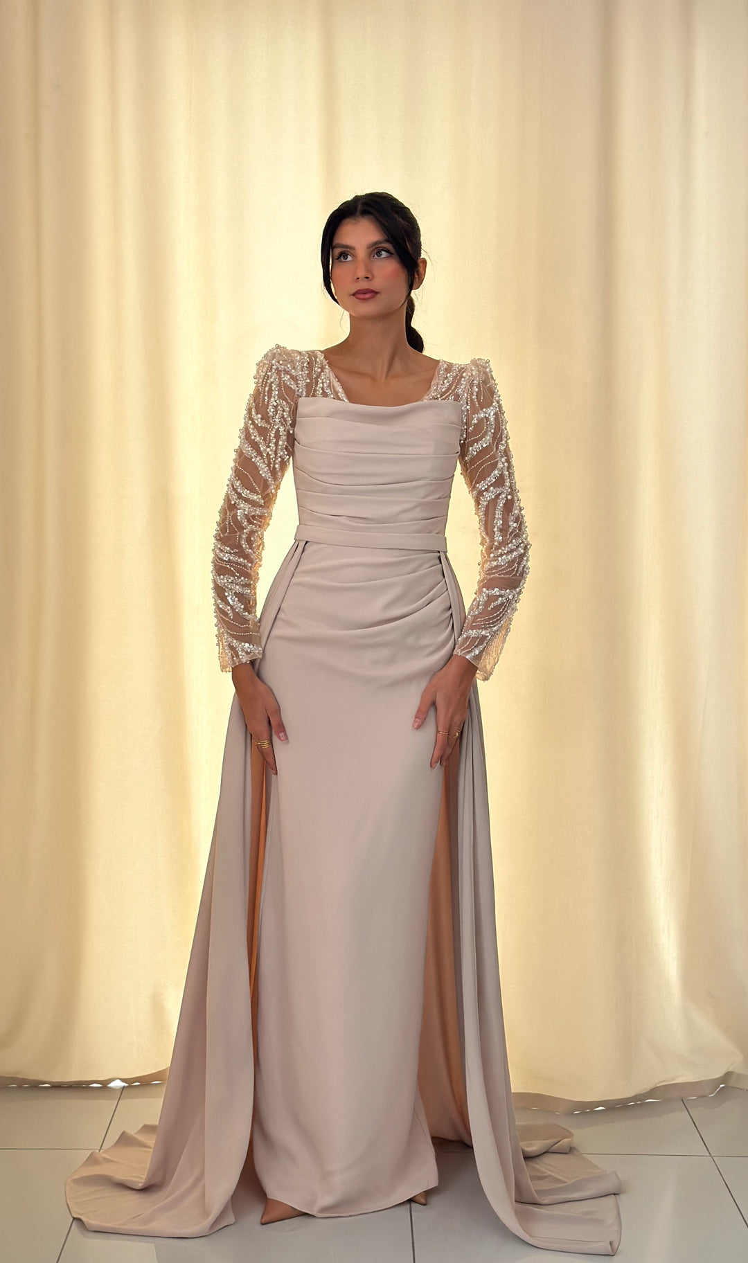 robe de soirée élégante beige