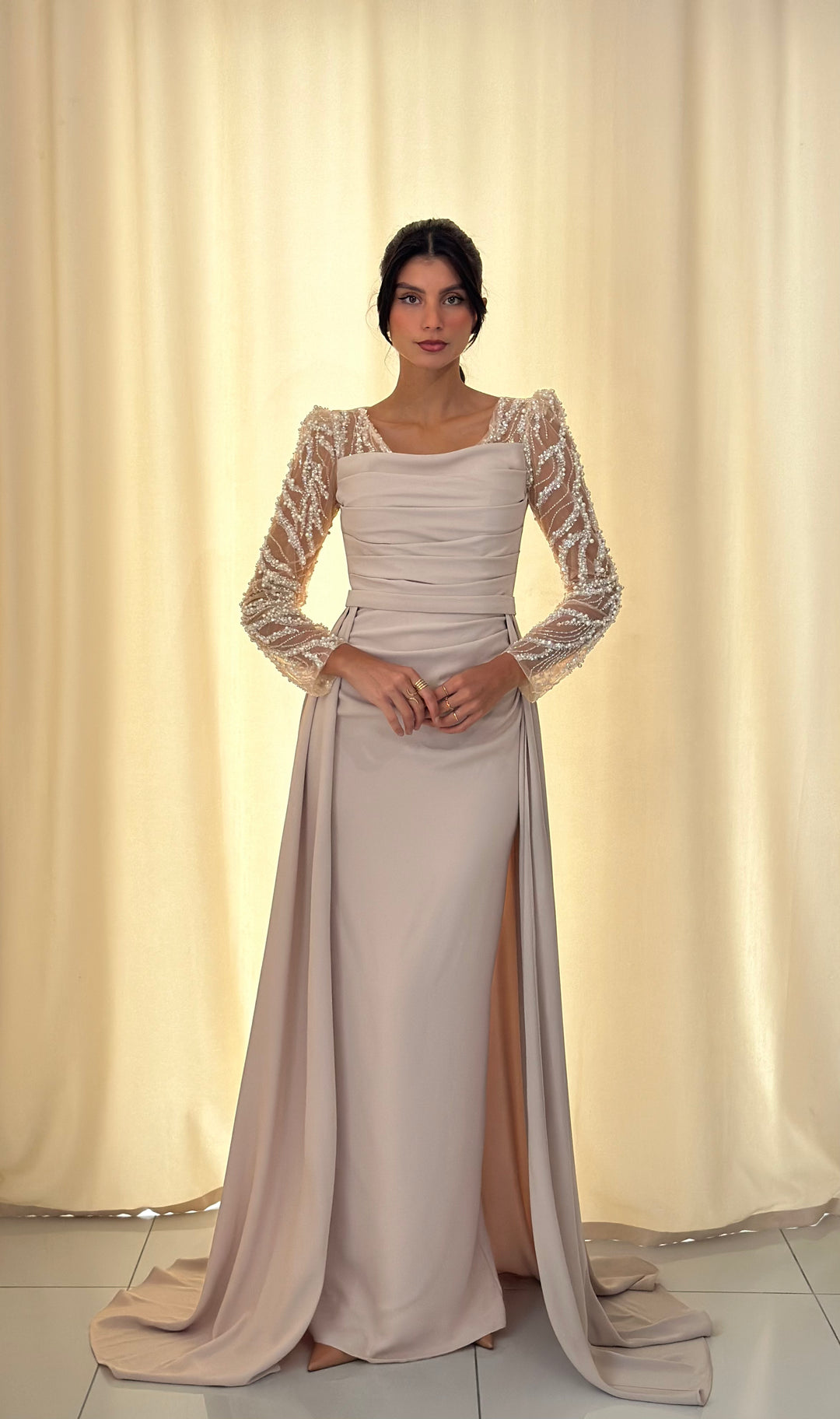 robe de soirée élégante beige