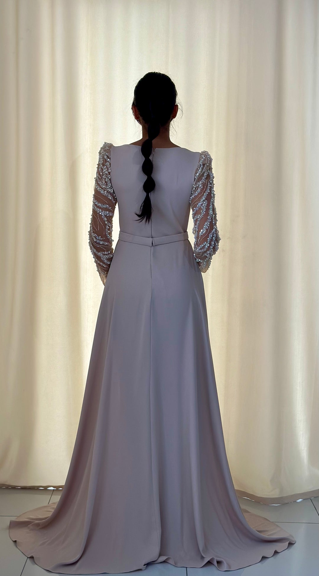 robe de soirée élégante beige