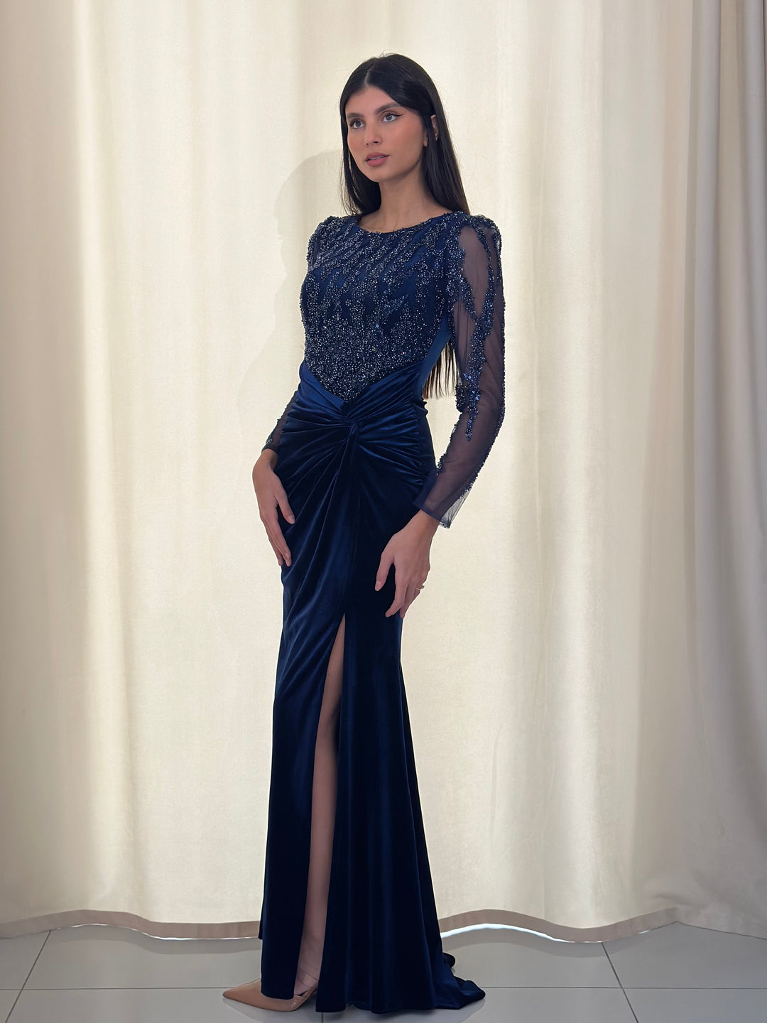 longue robe de soirée bleu marine en velour pour mariage