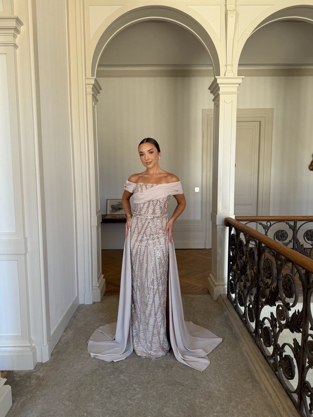 Longue robe de soirée beige élégante, sans fente, sans manche, pour tout type d'événement, gala, cérémonie, mariage