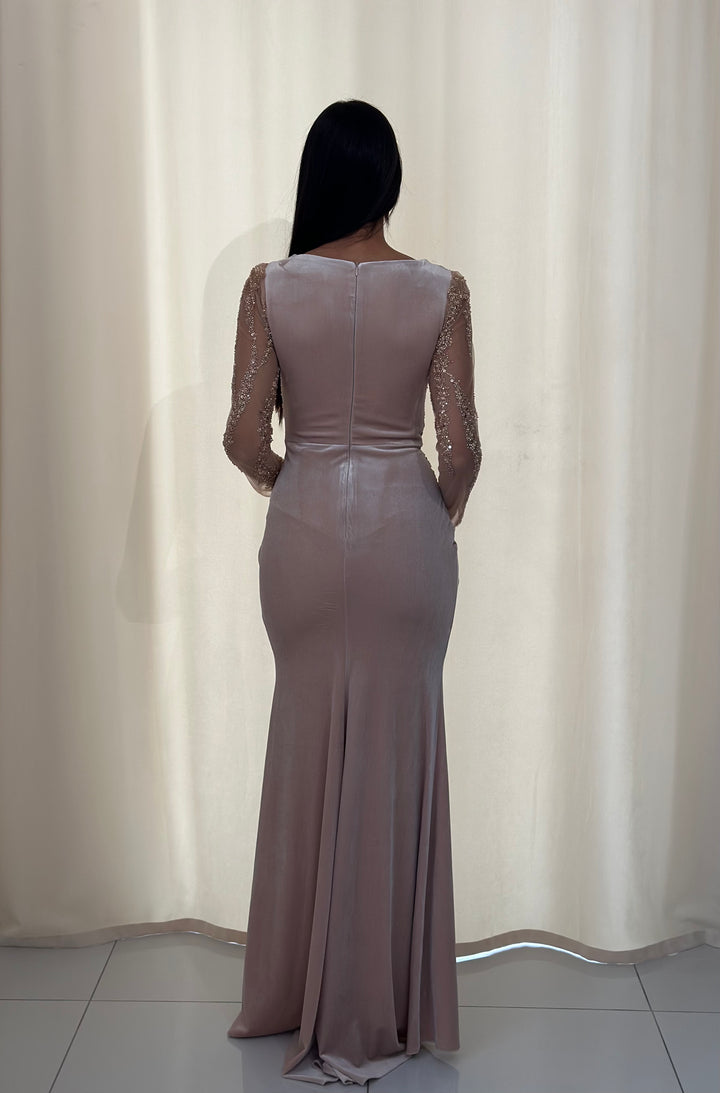 longue robe de soirée beige en velour pour mariage