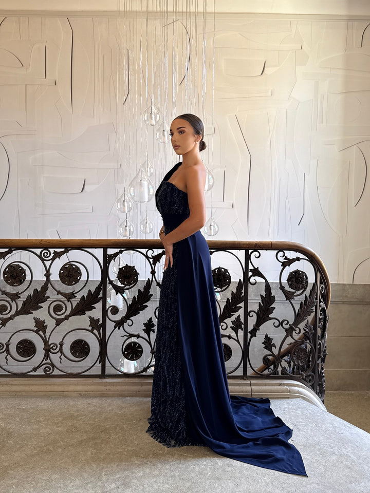 Longue robe de soirée bleu marine élégante avec une traine, sans manche, sans fente pour type d'événement, gala, cérémonie, mariage