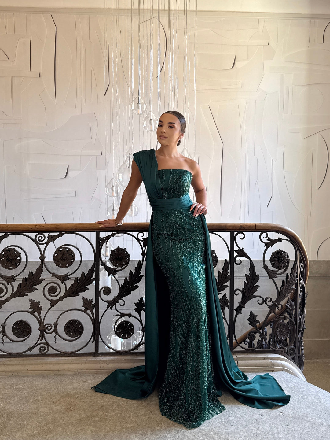 Longue robe de soirée vert émeraude élégante avec une traine, sans manche, sans fente pour type d'événement, gala, cérémonie, mariage