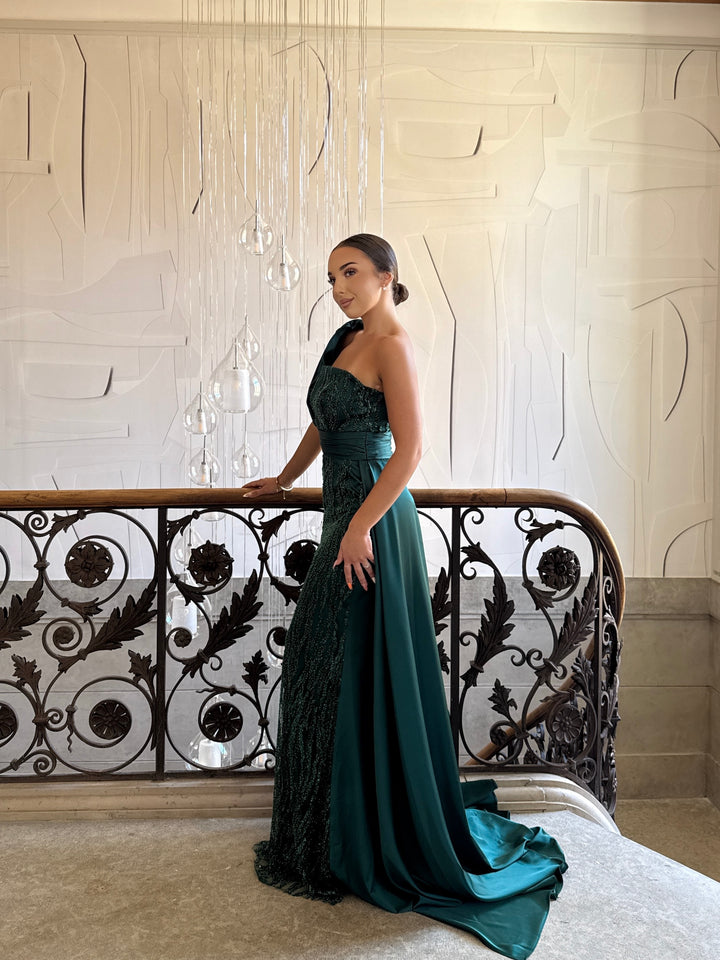 Longue robe de soirée vert émeraude élégante avec une traine, sans manche, sans fente pour type d'événement, gala, cérémonie, mariage