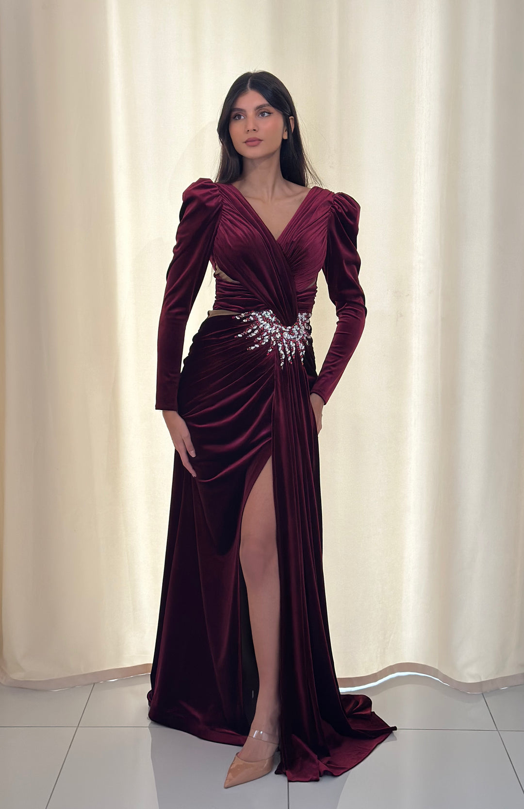 longue robe de soirée bordeaux manche longue en velour pour mariage