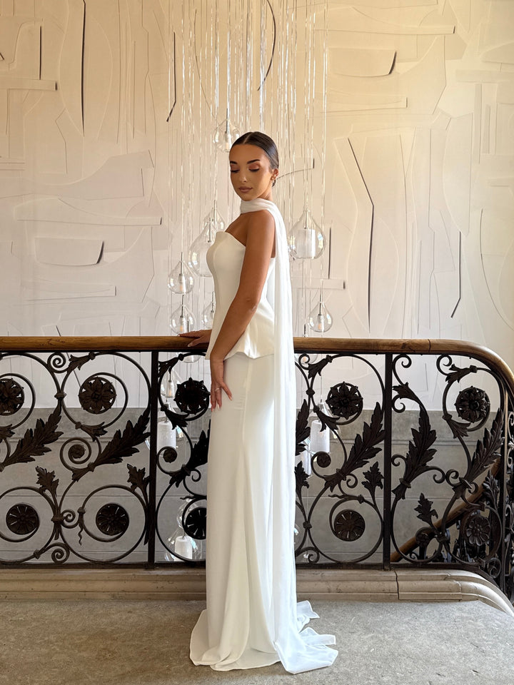 robe de mariée blanche élégante sans manche