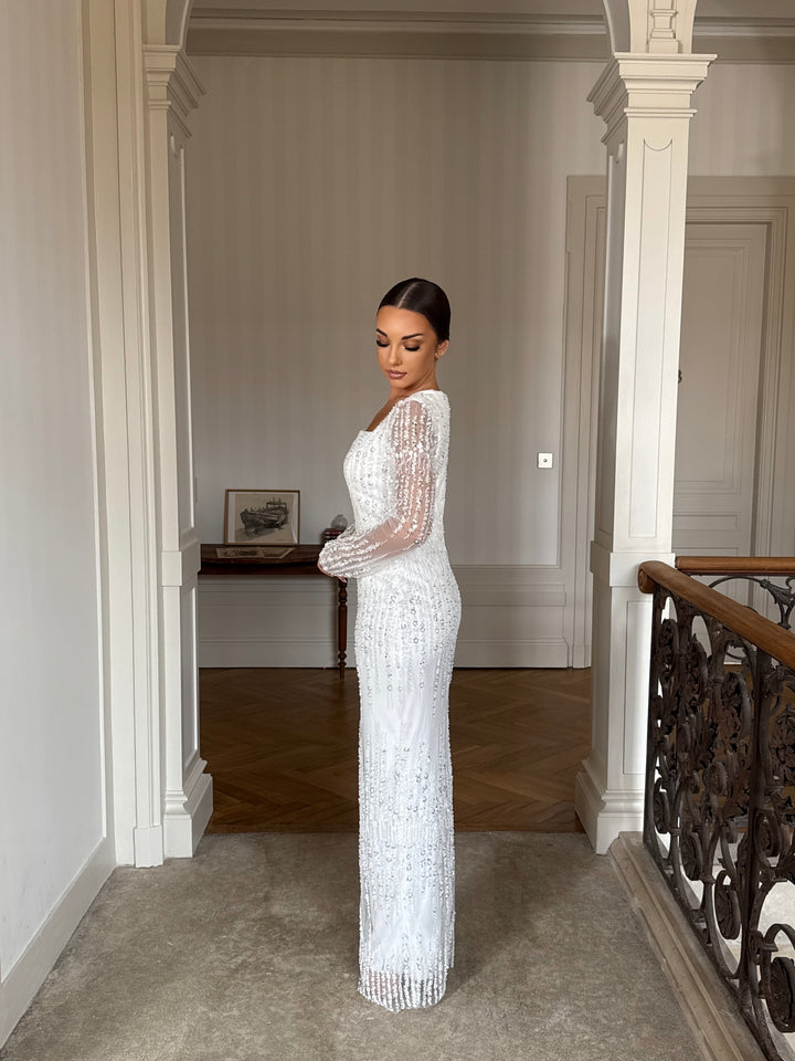 Robe de mariée blanche élégante, manche longue, fente à l'arrière, col carré pour cérémonie mariage