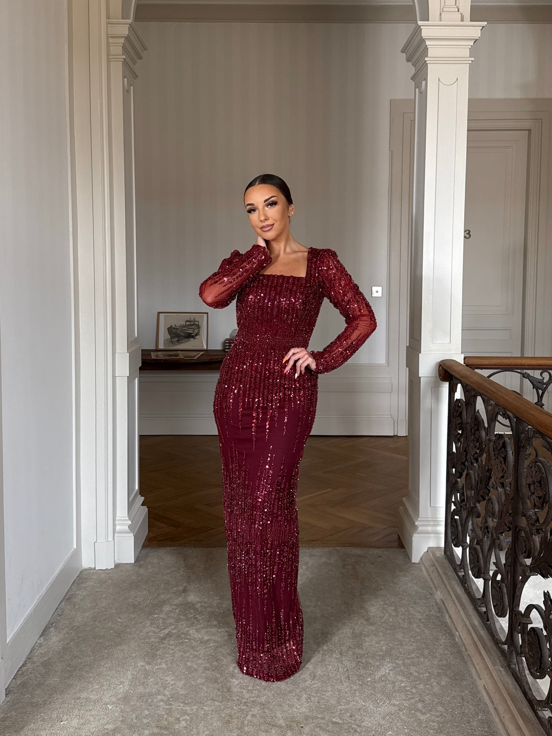 Longue robe de soirée élégante bordeaux, fente à l'arrière, manche longue, col carré, pour tout événement gala cérémonie mariage