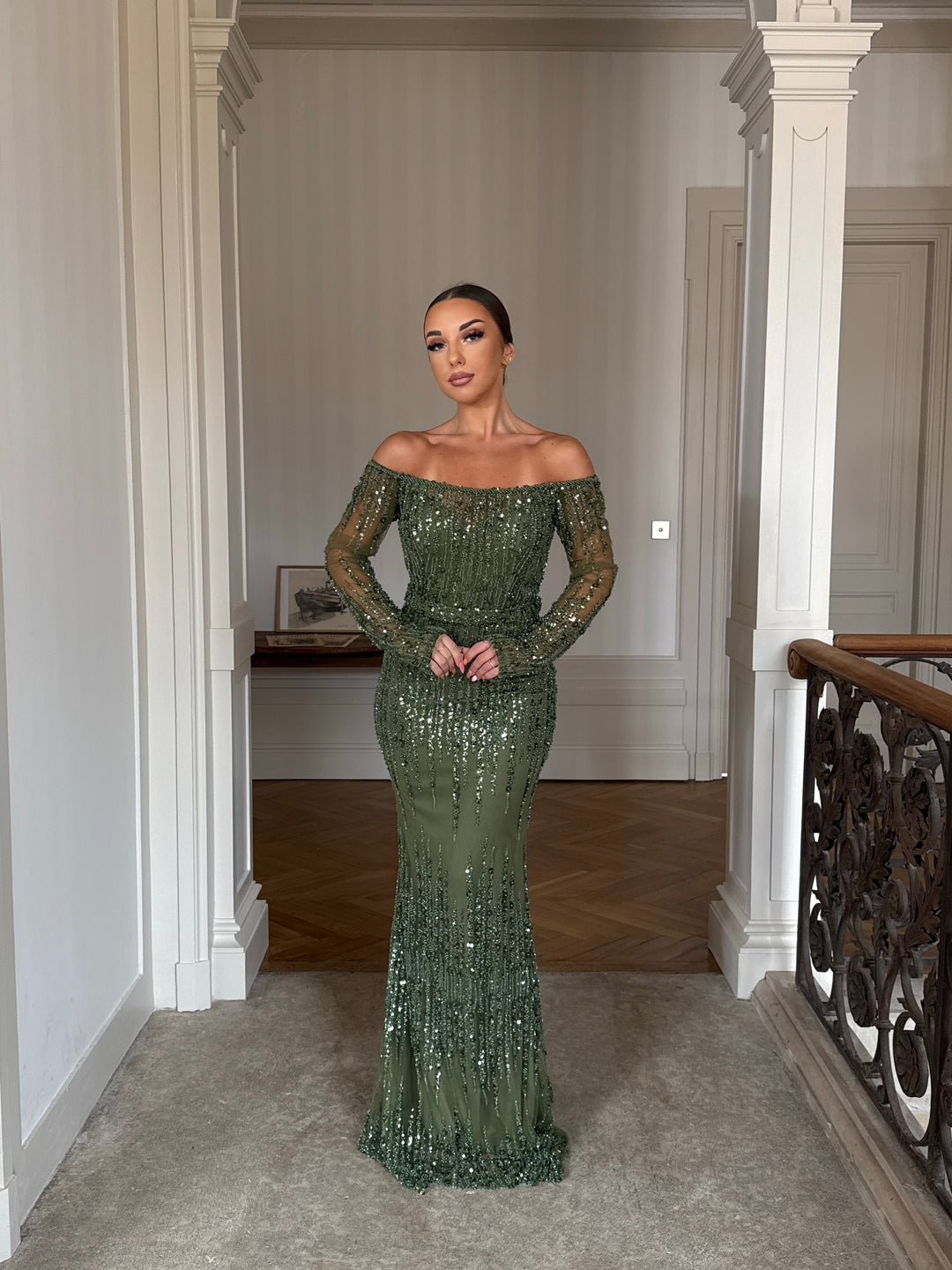 longue robe de soirée kaki élégante, manche longue, sans fente, col bateau, pour mariage événement gala ou cérémonie
