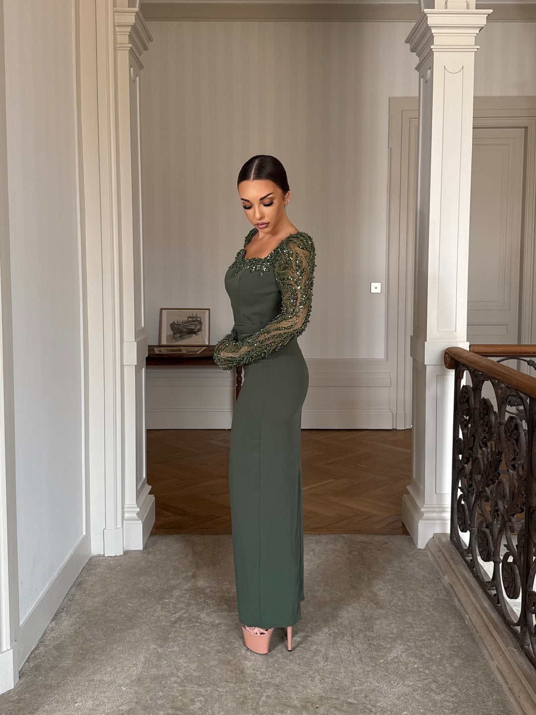 Robe de soirée élégante kaki, manche longue, fente à l'arrière