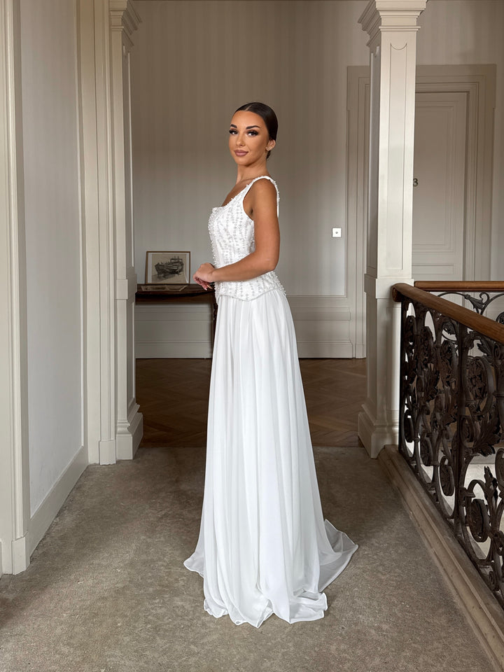 robe de mariée blanche élégante, sans manche, sans fente, col carré