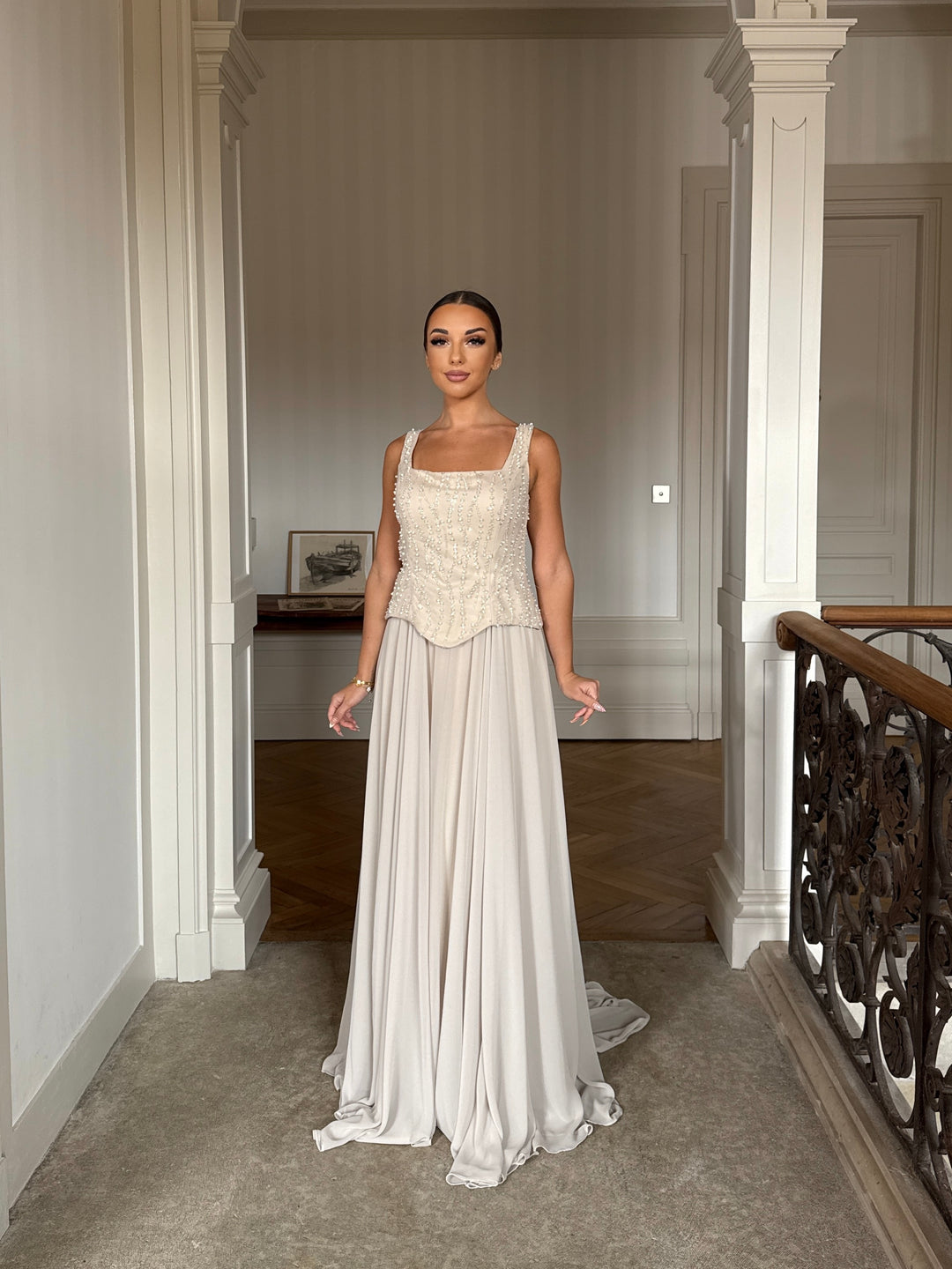 Robe de soirée chic beige, sans manche, sans fente, col carré