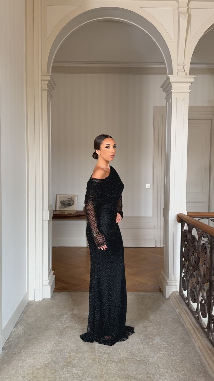 Longue robe de soirée noir, sans fente, manche longue, col asymétrique pour tout événement gala cérémonie mariage