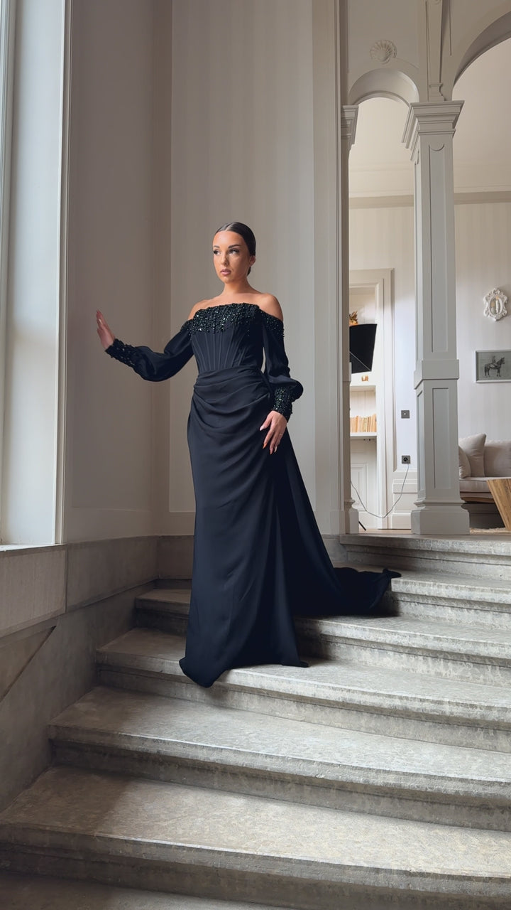 Robe d'événement noir élégante, manche bouffante, col bateau, sans fente