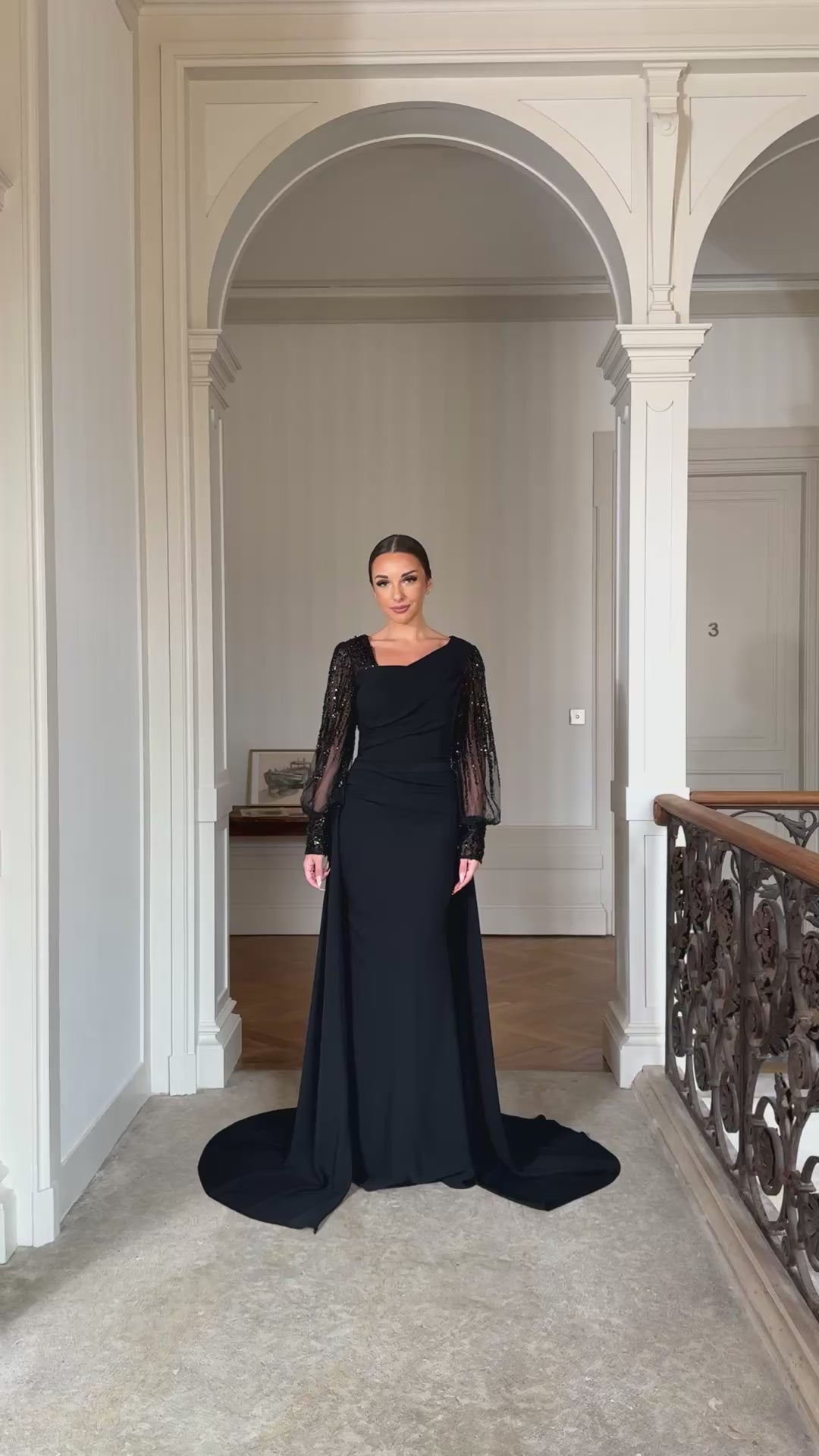 Longue robe de soirée noir élégante pour événement