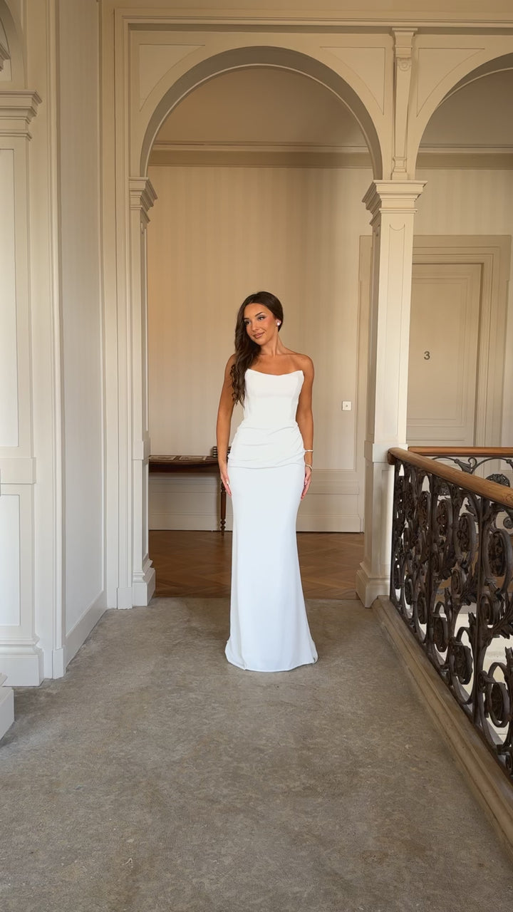 longue robe de mariée blanche chic, sans manche, sans fente, col bustier pour tout type d'événement, gala, cérémonie, mariage