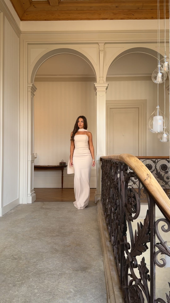 Longue robe de soirée élégante beige, sans fente, sans manche, col bustier pour type d'événement, mariage, gala, cérémonie