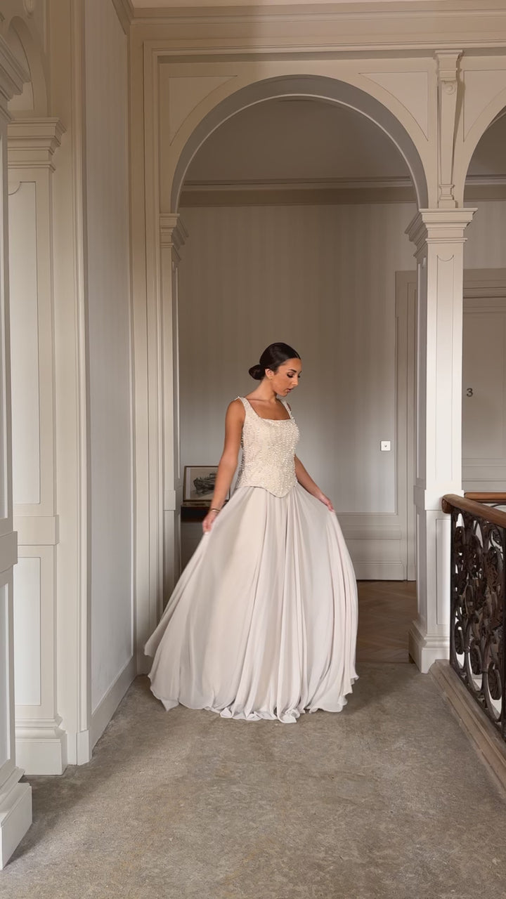 Robe de soirée chic beige, sans manche, sans fente, col carré