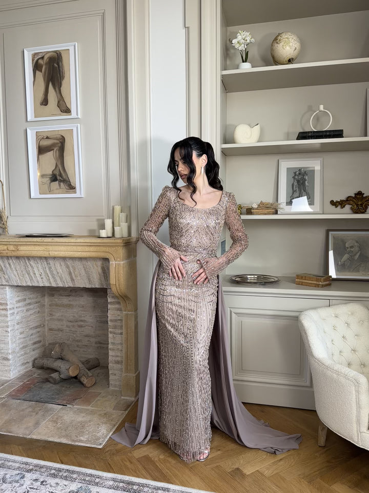 élégante longue robe de soirée taupe, col rond, manche longue, sans fente, avec une traine, pour tout type d'événement, gala, mariage, cérémonie