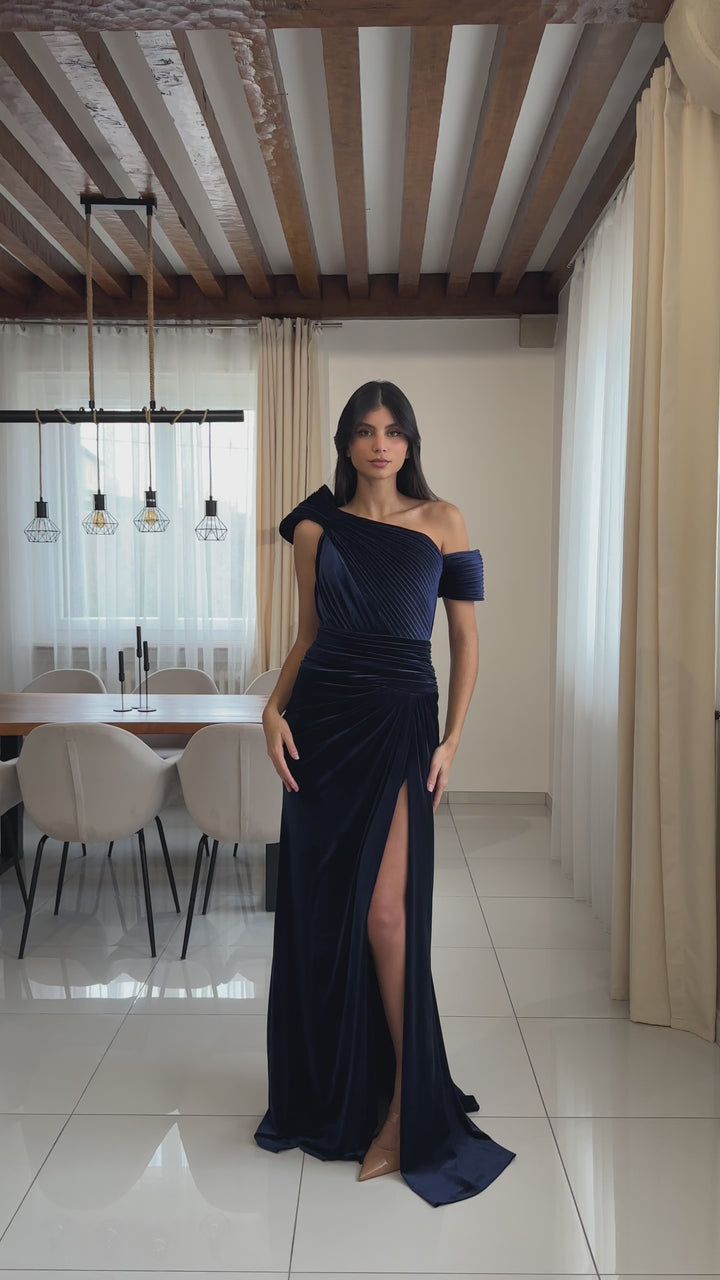 Olesya Marineblau