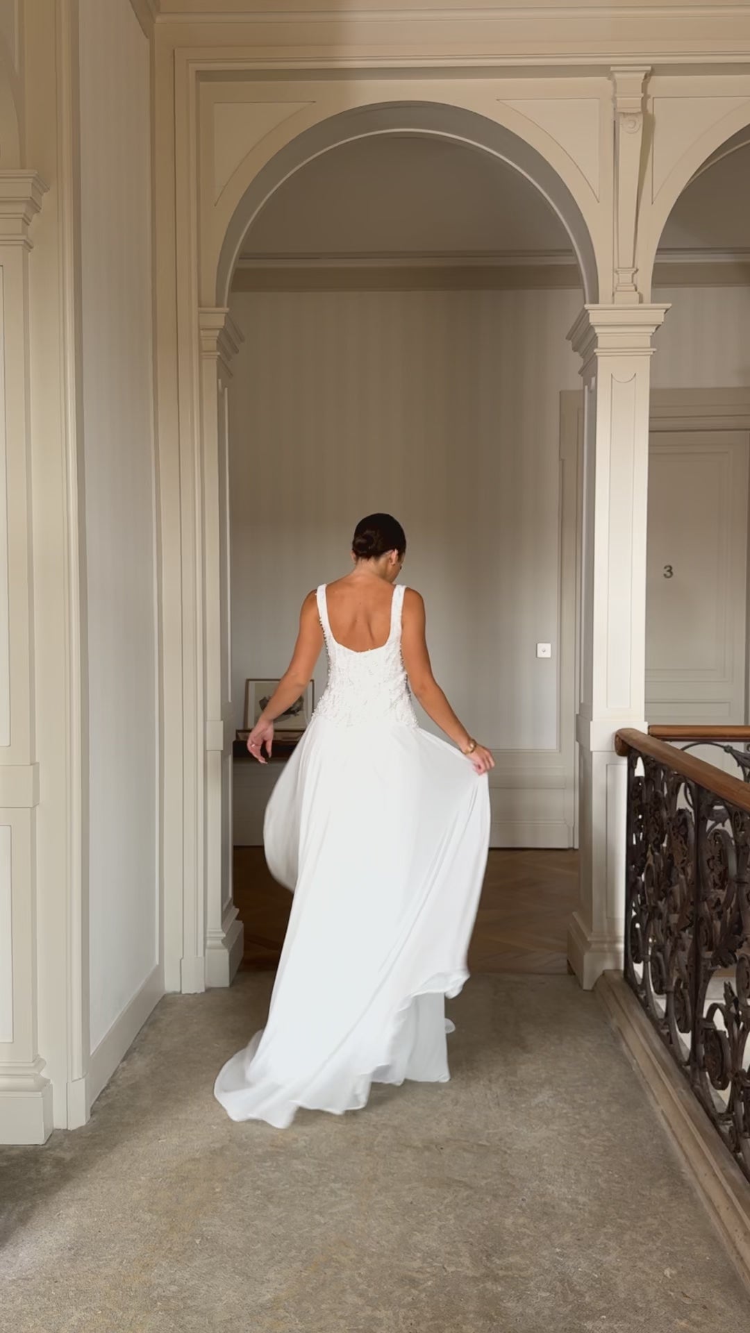 robe de mariée blanche élégante, sans manche, sans fente, col carré