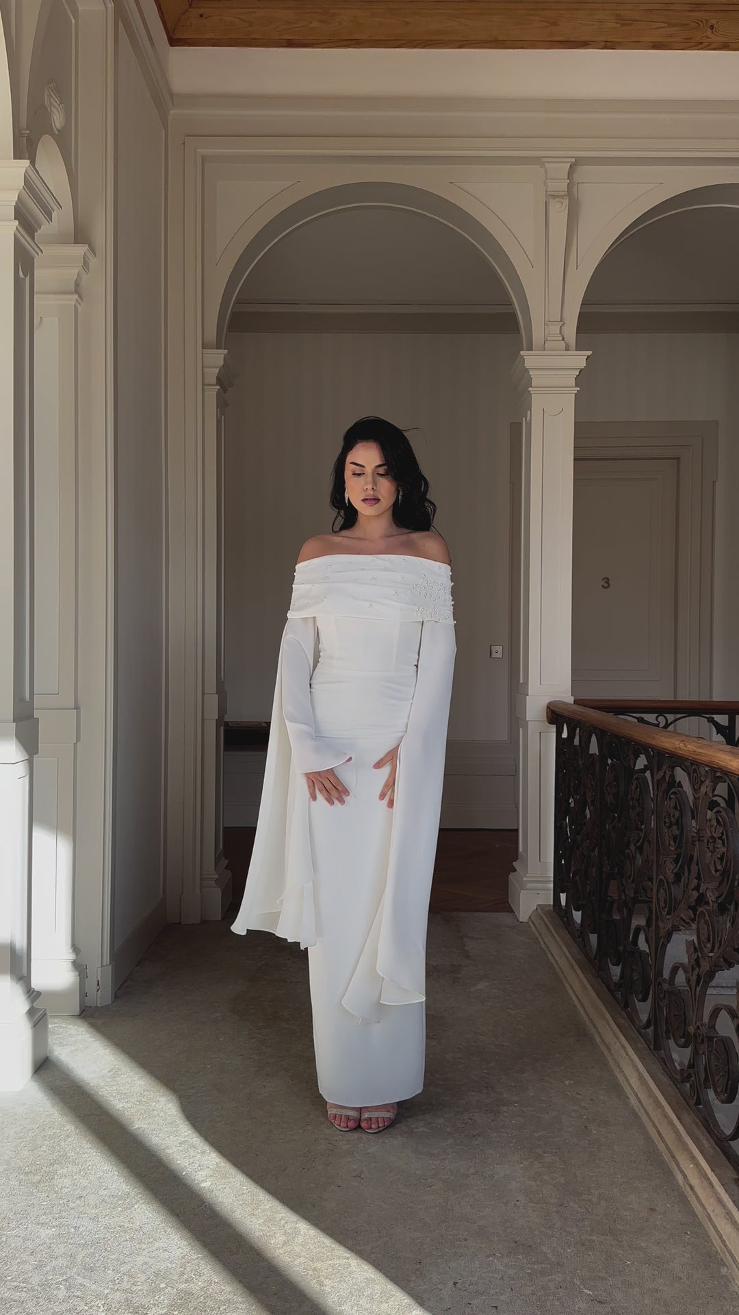 longue robe de mariée élégante blanche avec une fente à l'arrière, col bateau, pour tout type de mariage, événement, gala, cérémonie