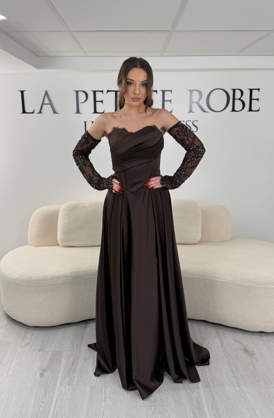 Robe mariage automne : découvrez comment choisir une tenue élégante selon la saison, les couleurs et la météo.
