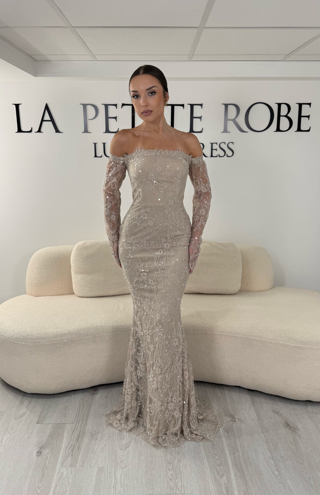 Silhouette en A, en V, en sablier ou en H : quelles coupes de robe de soirée valorisent chaque morphologie, avec des conseils concrets.
